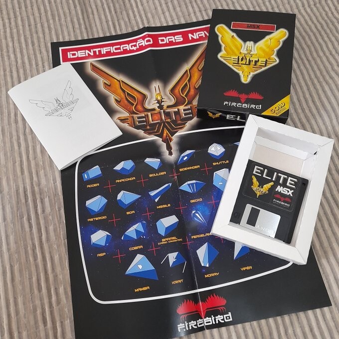 Foto do cartaz, manual, caixa e disquete produzidos pelo DrGrayrock