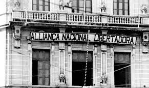 Foto em preto e branco da fachada da ANL