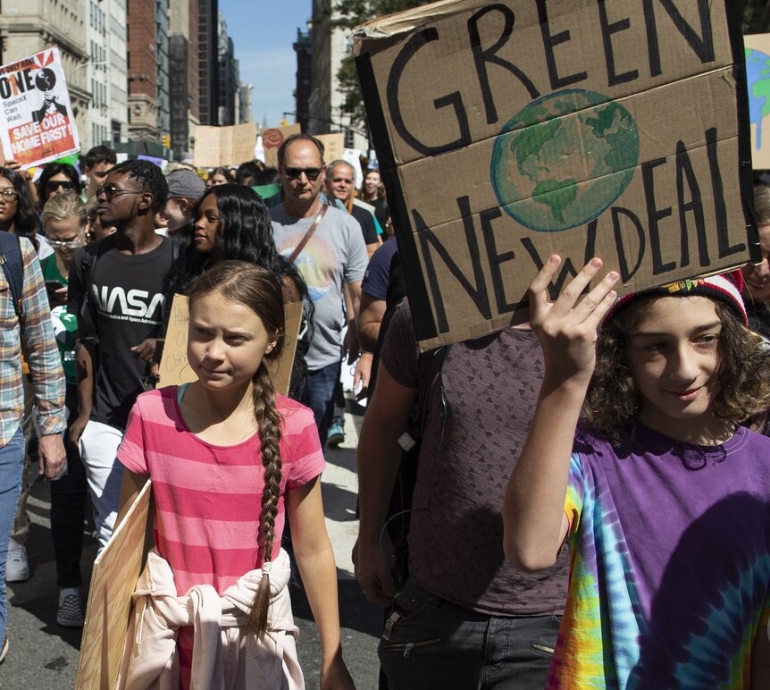 Foto de uma das manifestações em 2019, com Greta à frente