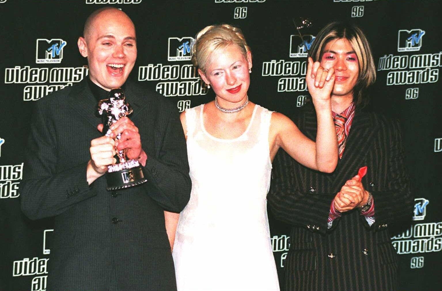 Foto do Smashing Pumpkins em premiação