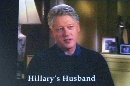 Imagem de Bill Clinton com a legenda “Hillary's Husband“