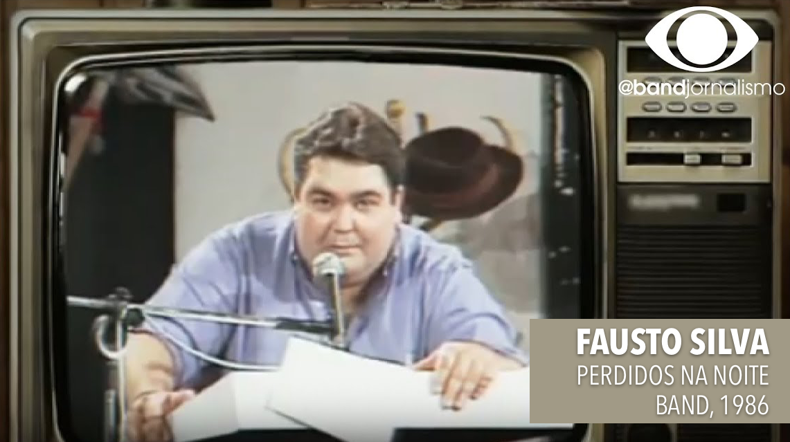 Fausto Silva no palco do Perdidos na Noite, na Band.