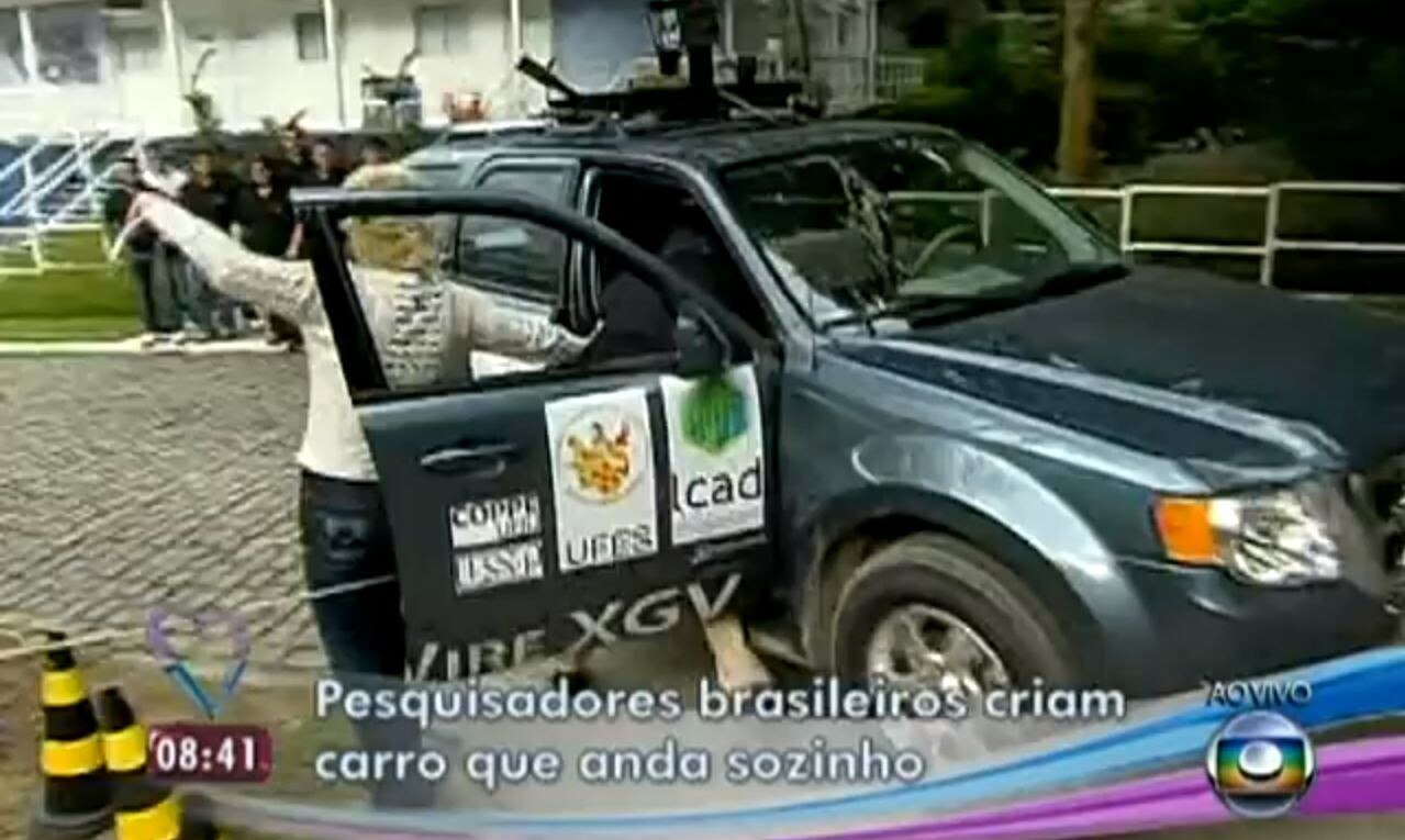 O momento do contato entre veículo e apresentadora