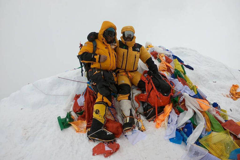 Niclevicz e Catão em cenário nevado