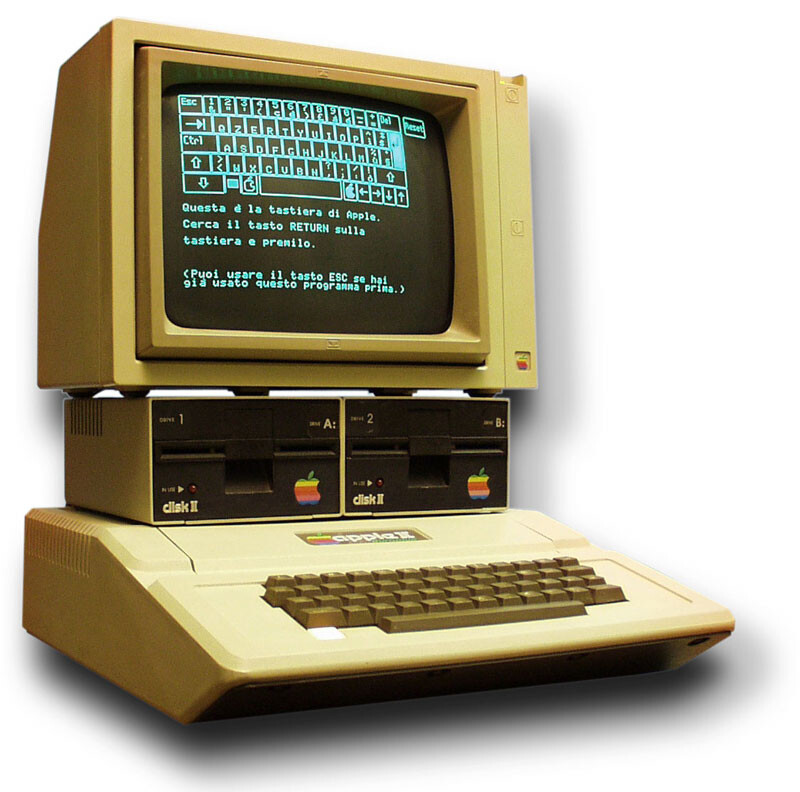 Apple II Plus com 2 drives de disquete e monitor empilhado