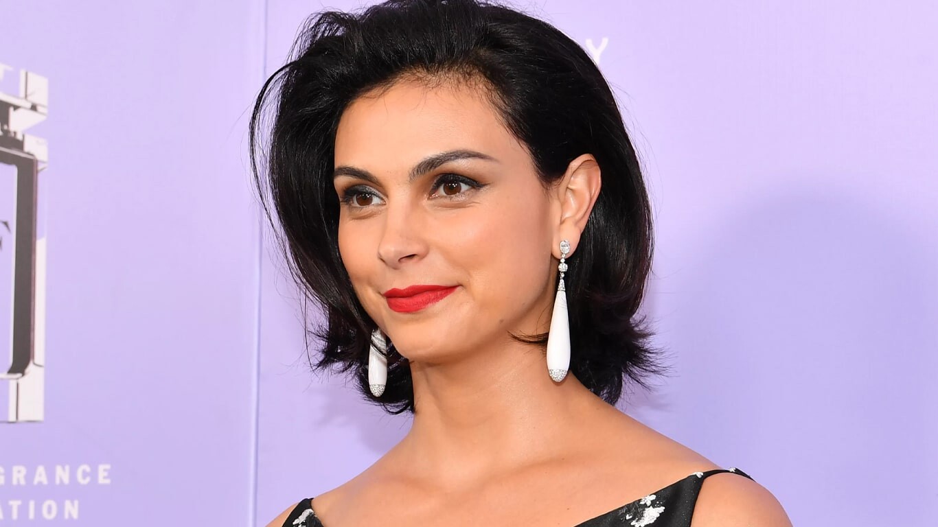 Morena Baccarin posando em evento