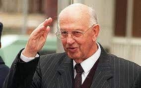 Pieter Botha saúda seus seguidores