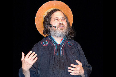 Stallman caracterizado como divindade