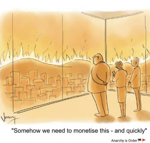 3 pessoas, em ambiente executivo, observam a cidade em chamas e comentam: “Precisamos dar um jeito de monetizar isso, de alguma maneira - e rápido!“