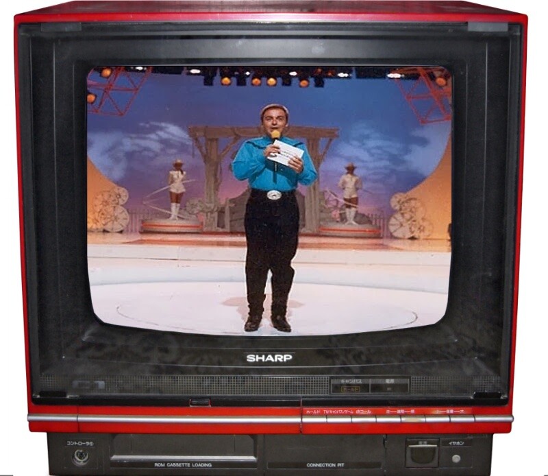 Gugu Liberato no palco do Sabadão Sertnejo com fivela de cowboy