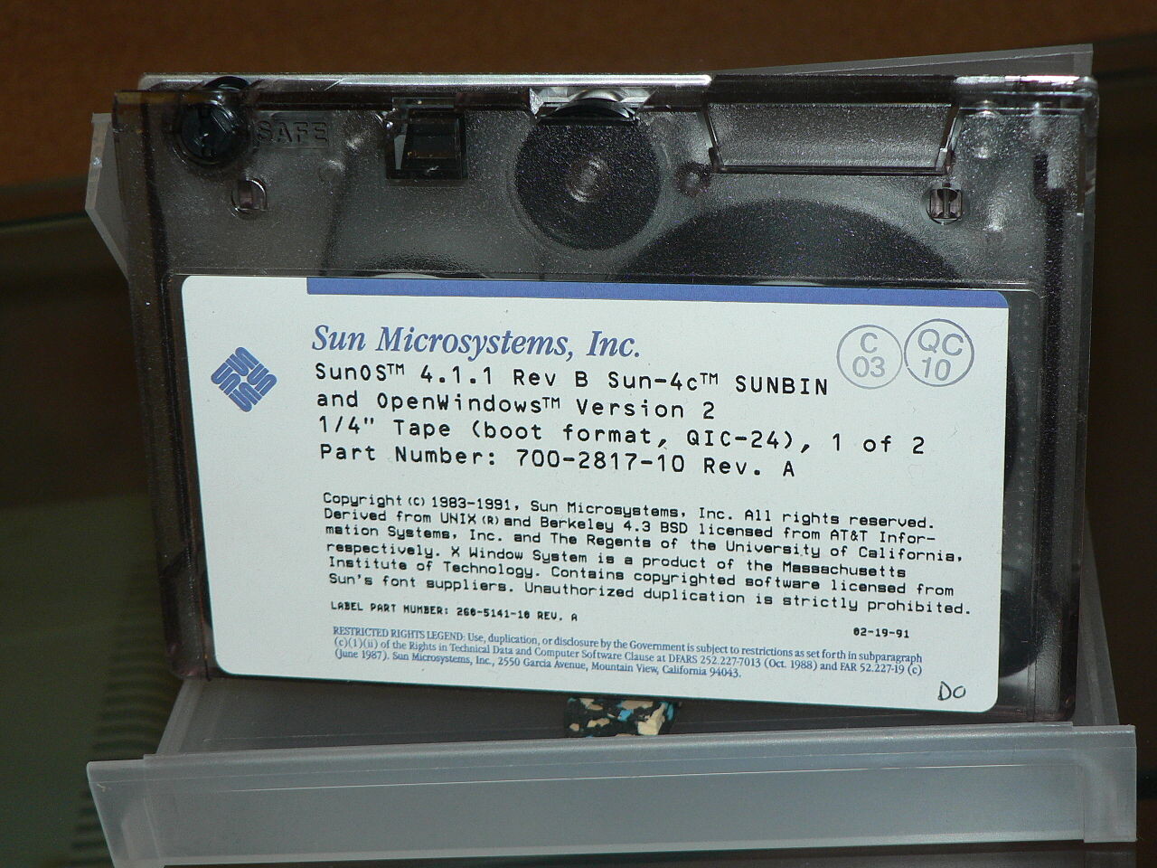 Fita de boot e instalação do SunOS 4.1.1 (Solaris 1), do ano anterior
