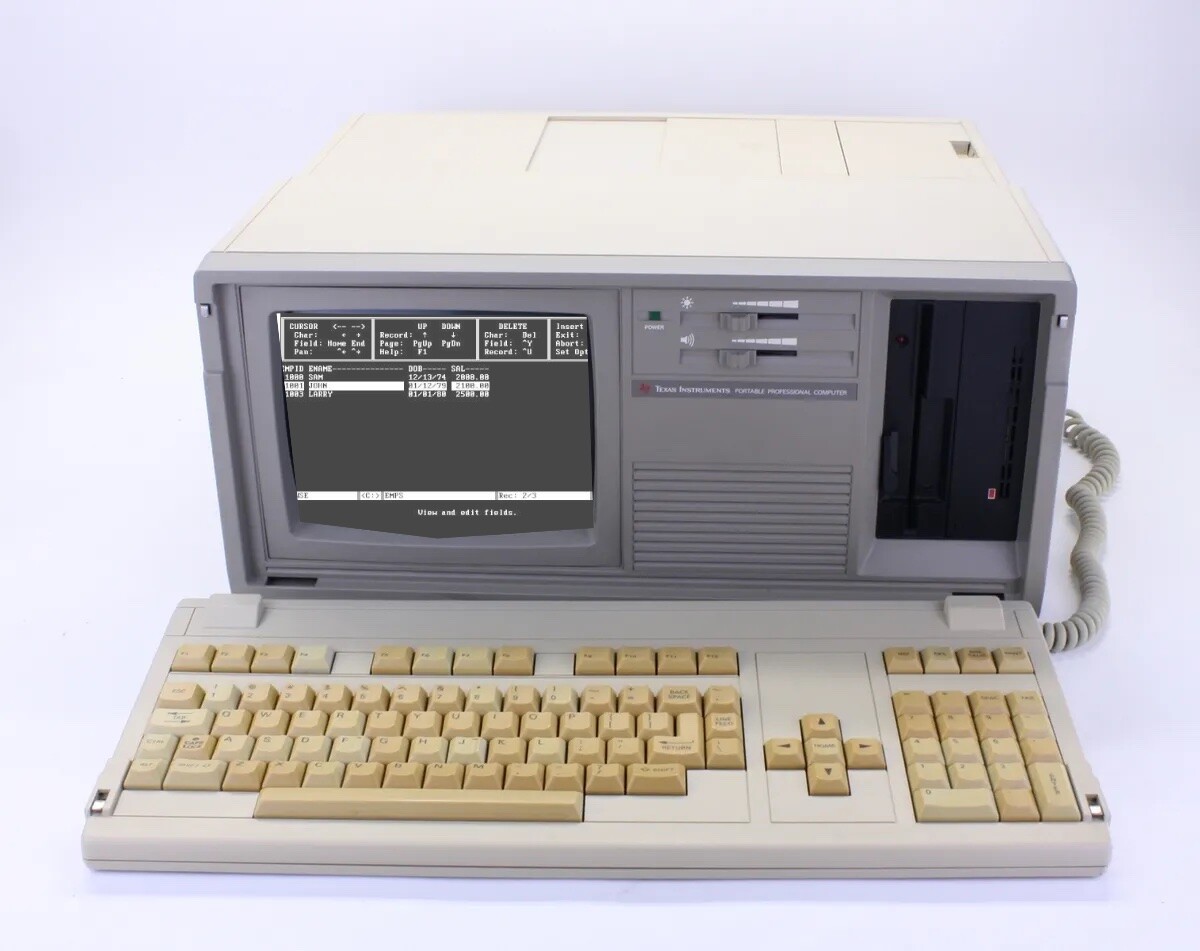 A versão transportável do TI PC, com tela do dBase