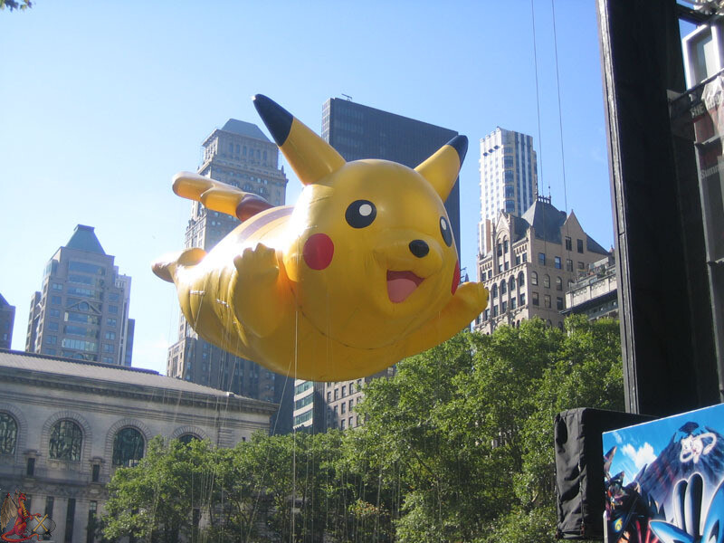 O Pikachu voador, um balão emprestado pela loja de departamento Macy's, que o usava em sua parada anual