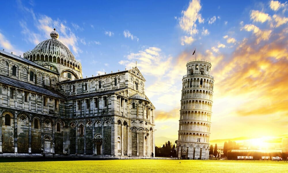 A catedral de Pisa e sua torre inclinada
