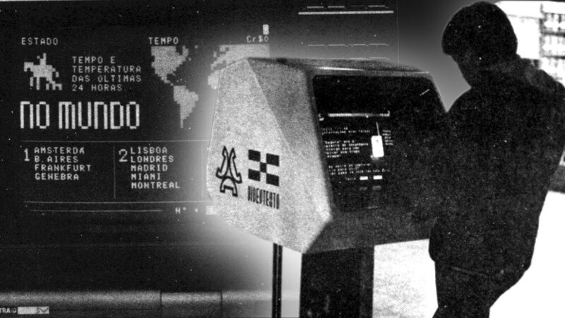 Anúnci oda Telesp mostra usuário interagindo com um Olhão, o terminal público de acesso ao videotexto, com tela e teclado