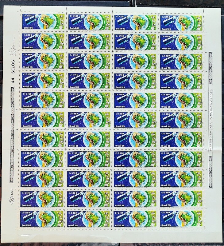Folha de selos comemorativos do Brasilsat, emitida pela Casa da Moeda
