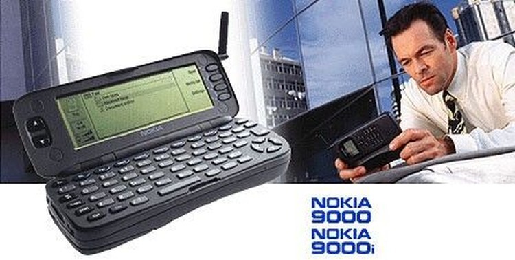Anúncio do Nokia 9000 mostrando-o aberto