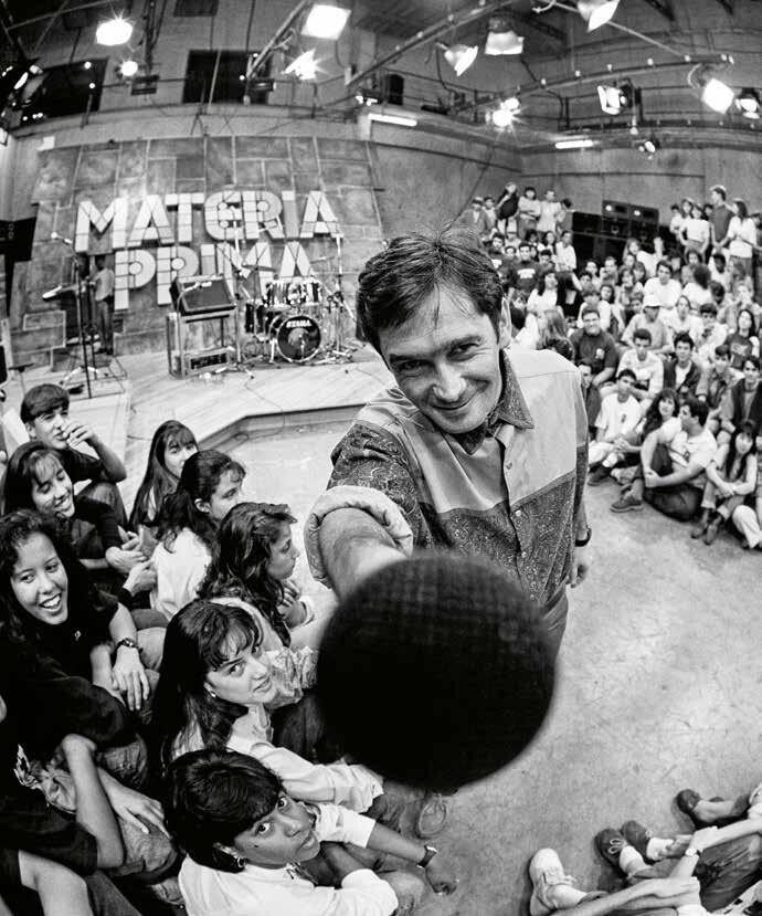 O jovem Serginho Groisman no palco do Matéria Prima