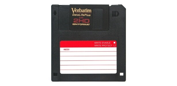 Disquete Verbatim de 3,5 polegadas 2HD formatado para PC, com etiqueta aplicada