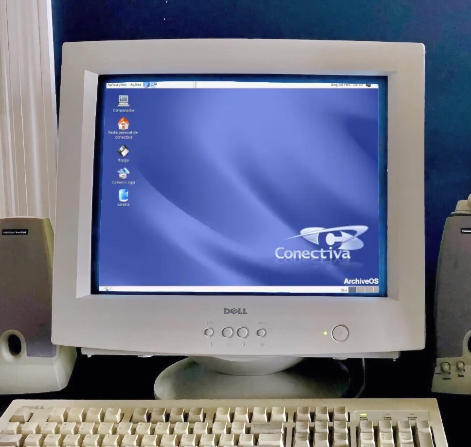 Desktop de uma versão do Conectiva Linux