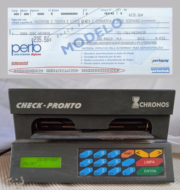 Cheque impresso e uma máquina mais moderna para seu preenchimento