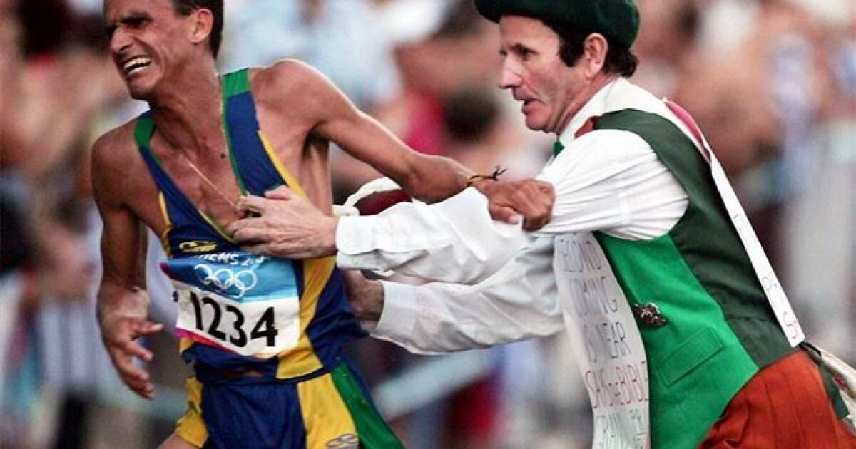 Cena da agressão ao atleta brasileiro durante a prova olímpica