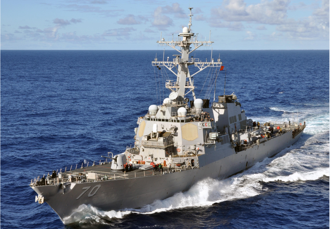 O USS Hopper em deslocamento