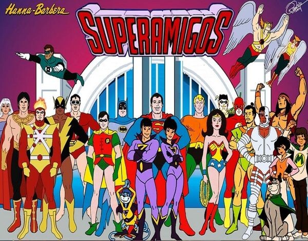 Várias gerações dos integrantes do desenho dos Superamigos, reunidos