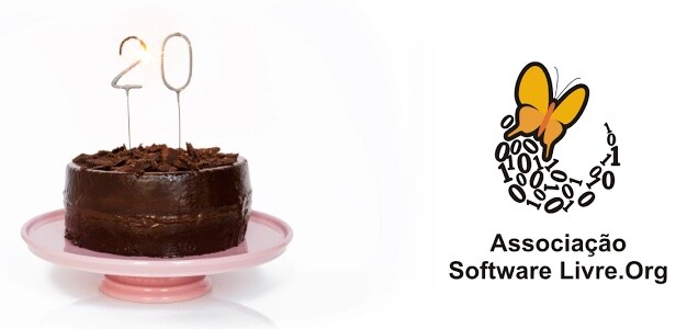Um bolo de aniversário com velas de 20 anos, e o logo da Associação aniversariante