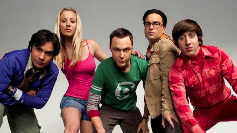 Personagens da primeira temporada de The Big Bang Theory: Raj, Penny, Sheldon, Leonard e Howard