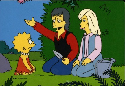 Cena de Lisa com Paul e Linda McCartney, no jardim e com ferramentas de jardinagem