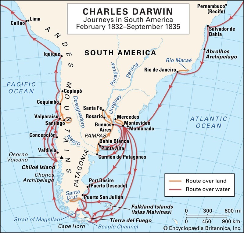 Mapa com legendas em inglês apontando as andanças terrestres e marítimas de Darwin pelas costas atlântica e pacífica da América do Sul no início da década de 1830.