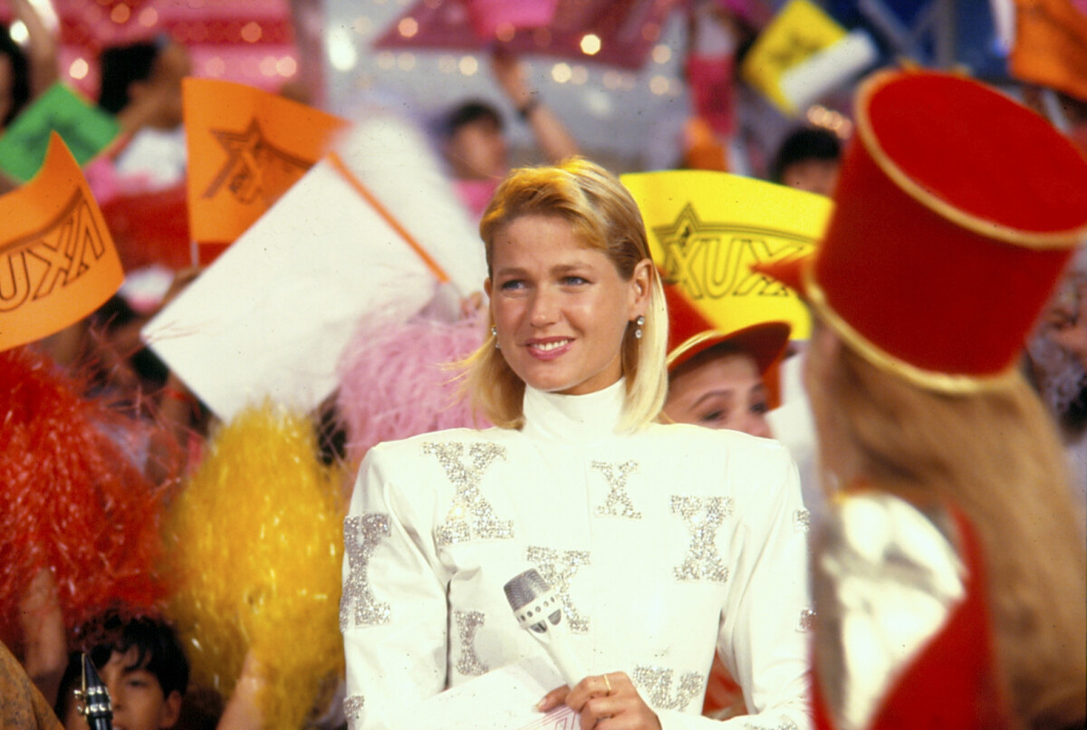 Xuxa, entre paquitas, no último Xou