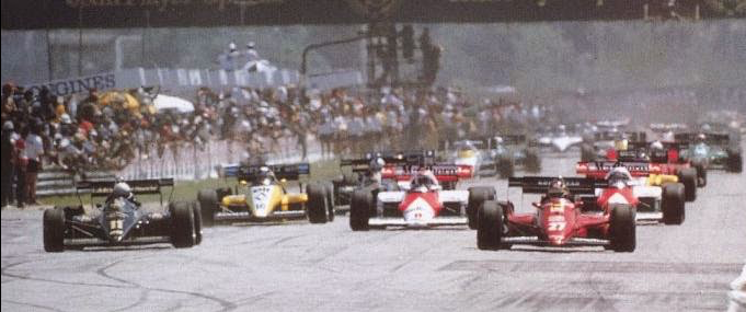 Os carros logo após a largada do GP Brasil de 1984.