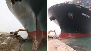 Cena mundialmente famosa da escavadeira solitária tentando desencalhar o gigante navio Ever Green, que encalhou atravessado e bloqueou o canal de Suez por alguns dias