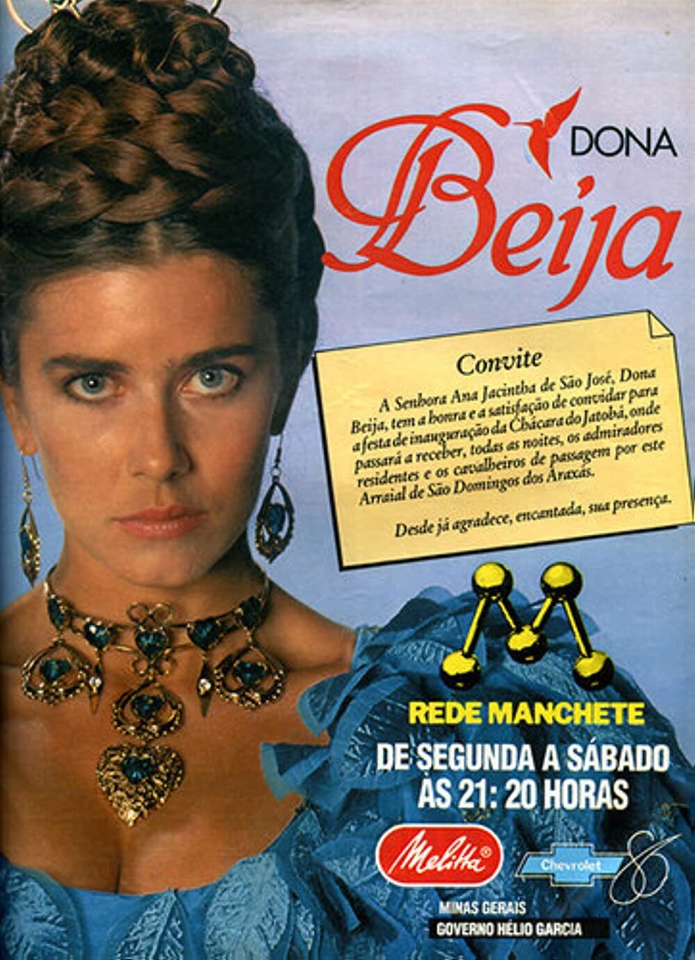 Imagem promocional da novela, com Maitê Proença caracterizada, um convite ao telespectador, e os horários de transmissão.