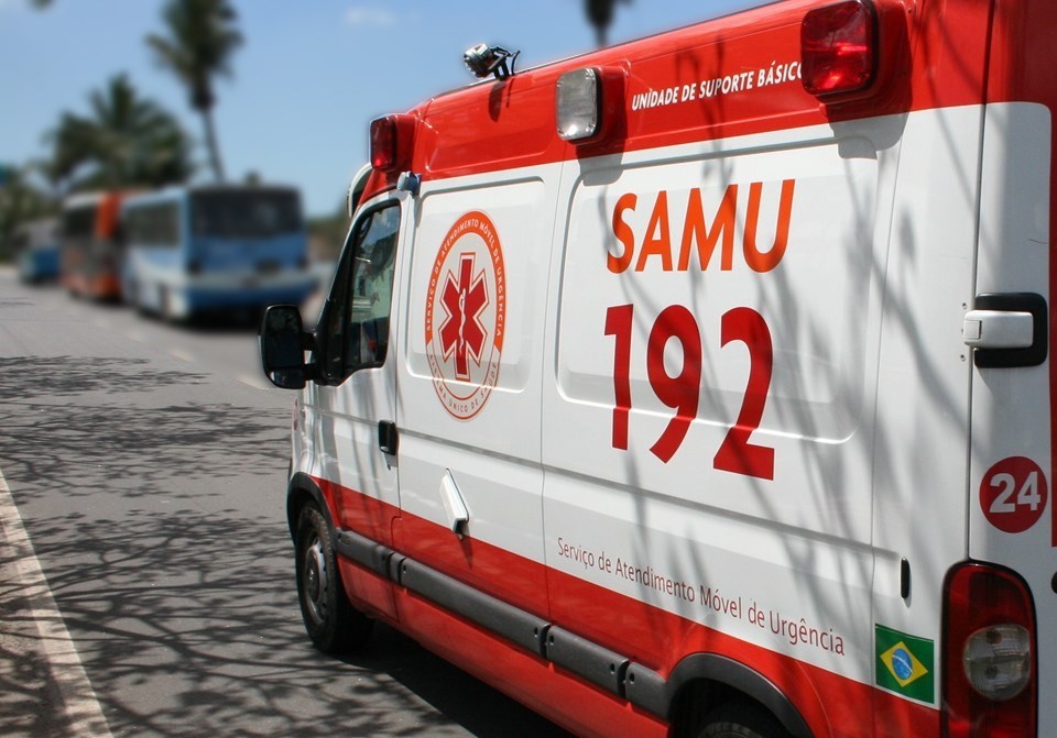 Um veículo de atendimento de emergência do SAMU