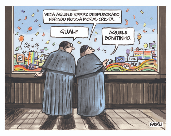 Dois religiosos de batina observam uma aglomeração festiva com faixas e balões coloridos, e confetes caindo. <br><br>Dialogam:<br>– VEJA AQUELE RAPAZ DESPUDORADO, FERINDO NOSSA MORAL CRISTÃ.<br>– QUAL?<br>– AQUELE BONITINHO.