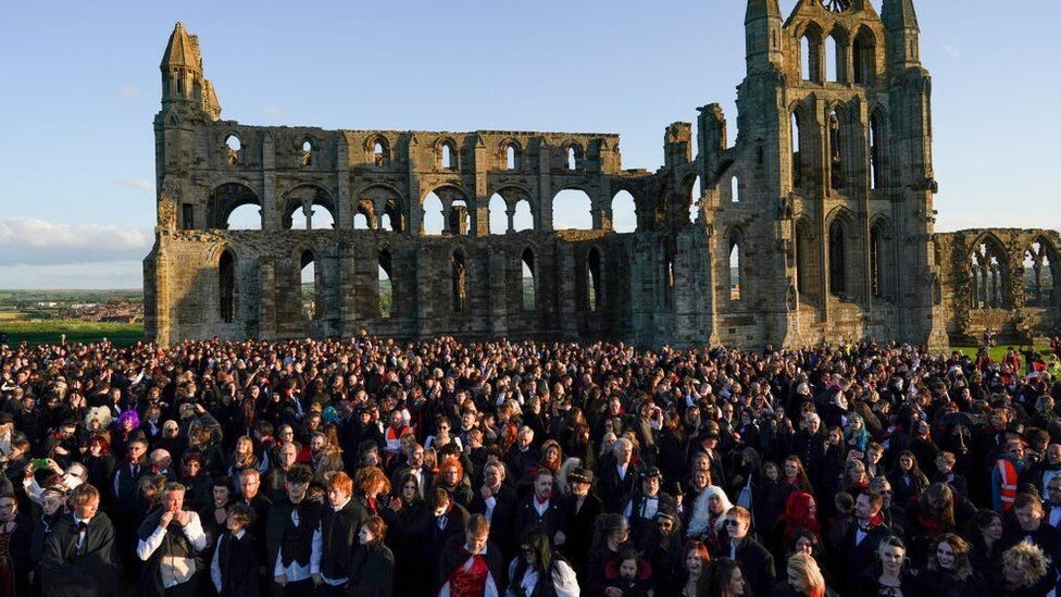 1300 pessoas vestidas de vampiro na Inglaterra