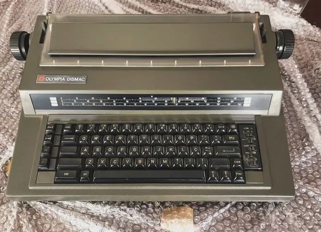 Uma máquina de escrever Olympia, da Dismac.