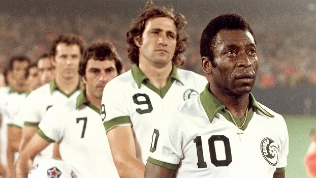 Pelé perfilado em seu último jogo pelo Cosmos