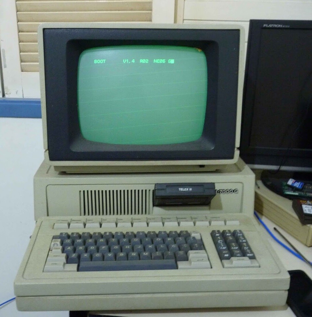 Um I-7000 da geração de 8 bits, da Itautec.
