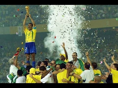 Jogadores celebram a vitória na copa de 2002
