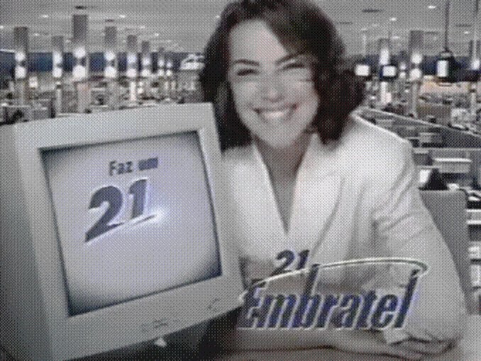 Ana Paula Arosio em cena de comercial do interurbano com o código de operadora 21, da Embratel.