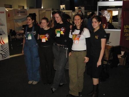 Integrantes do LinuxChix BR, em um FISL
