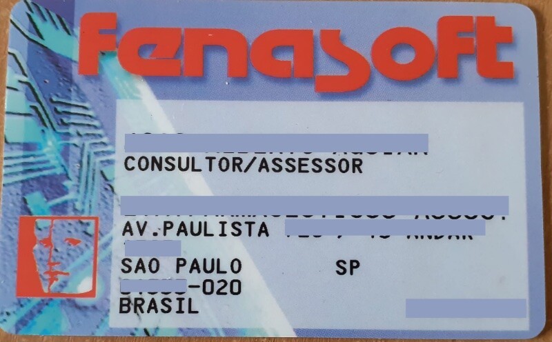 Um passaporte Fenasoft com os dados do usuário cobertos