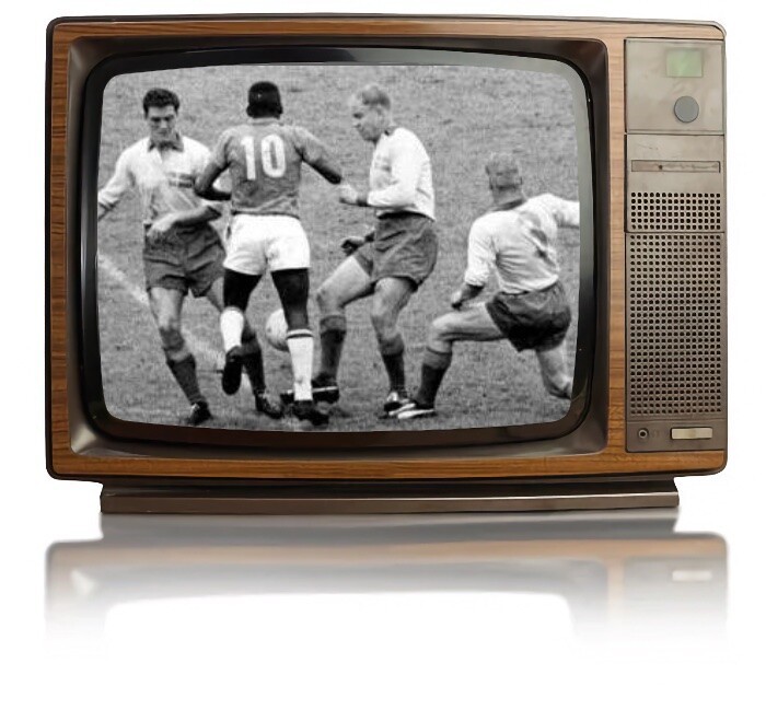 Adversários fazem fila para serem driblados por Pelé