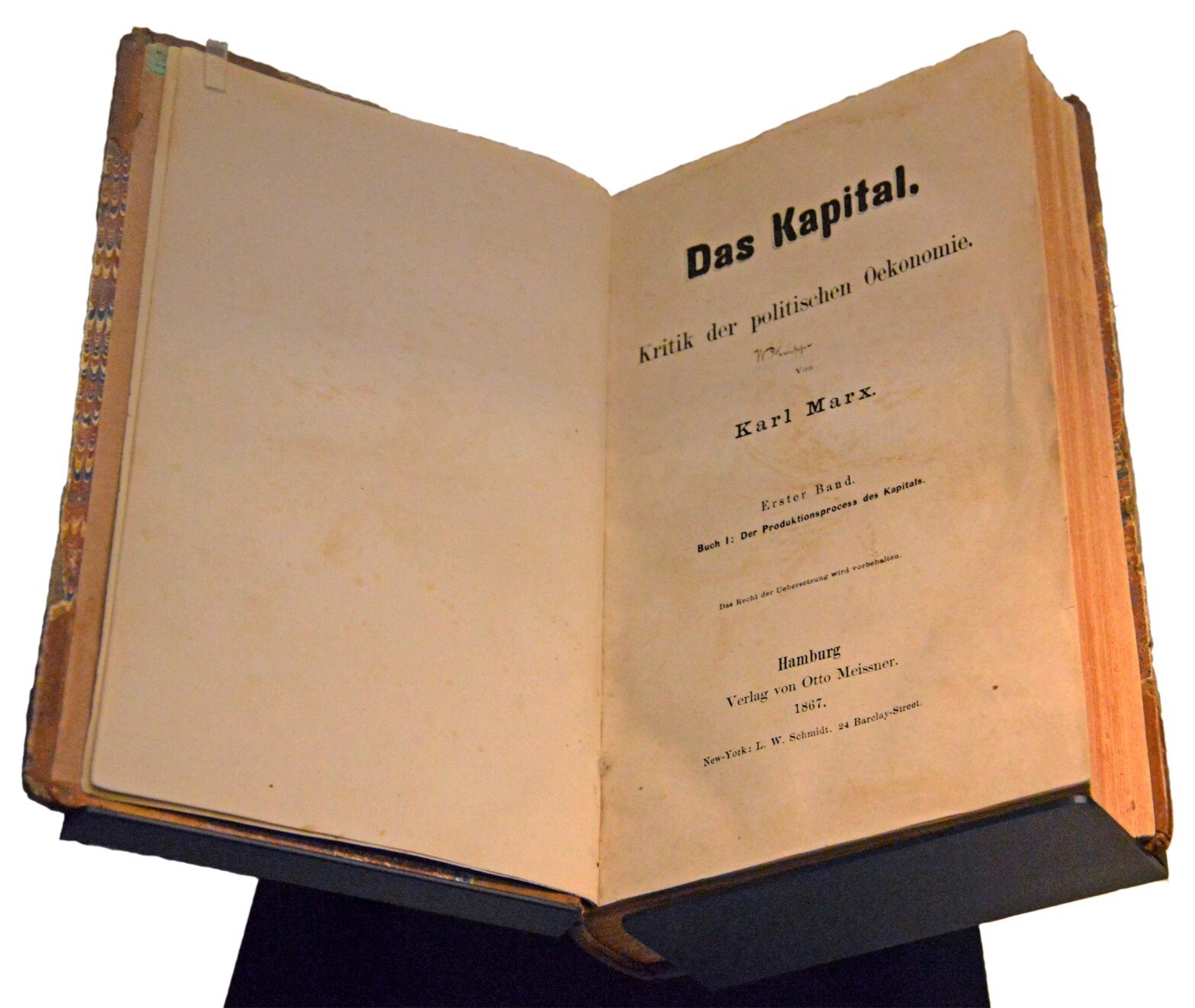 Volume de edição clássica de Das Kapital, aberto no frontispício