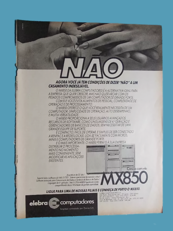 Antigo anúncio impresso do Elebra MX-850, que o descrevia assim: Arquitetura de 32 bits/<br>Suporta todo o software do VAX-11/750/ Sistema operacional de memória virtual / Software avançado para Comunicação de Dados e Gerência de Bancos de Dados / Linguagem de 4ª geração / Até 15 CPUs MX850 ligados em cluster, compartilhando discos Winchester de grande capacidade.