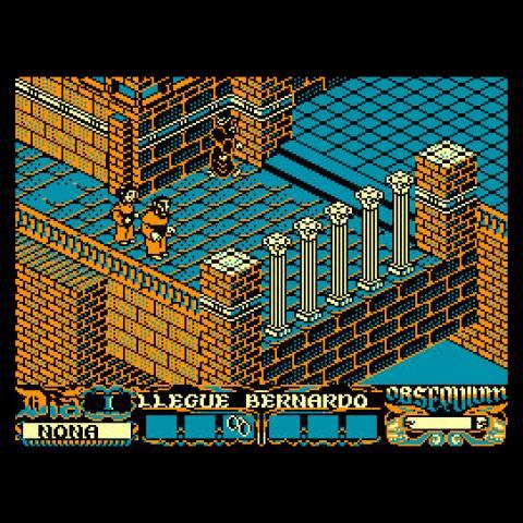 Cena do jogo, em perspectiva isométrica e com pouquíssimas cores, mostrando 2 personagens e o cenário da abadia, na versão para o computador Amstrad CPC.